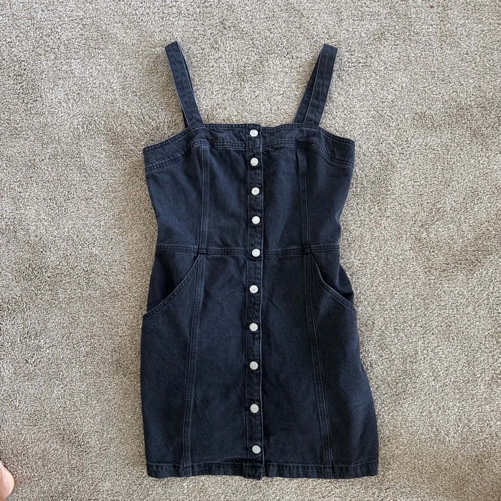 Levi’s Black Overall denim mini dress #minidress
Size Large
